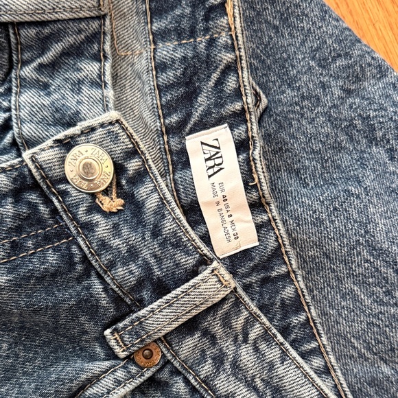 Zara Women’s Distressed Blue Jeans - Classic Washed Denim - Picture 3 of 3
